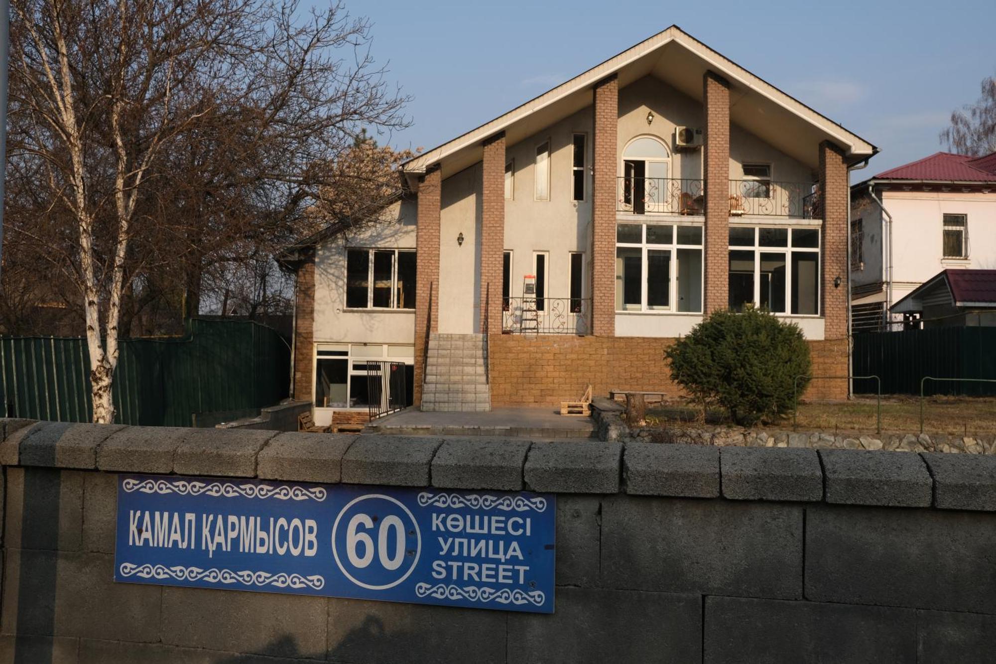 Wanderlust Hostel Riverside Almaty Exterior photo